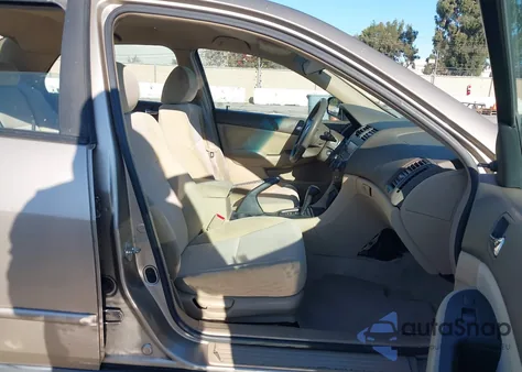 2004 Honda Accord 2.4 Dx z USA, uszkodzony, nr VIN 1HGCM56184A079921